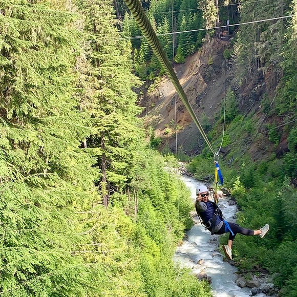 Meet your Posher, Kate - Picture 2 of 2